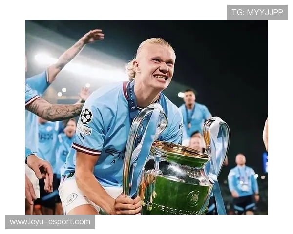 哈兰德横敲皮球制造错位,挪威前场机会频繁 哈兰德横敲皮球制造错位,挪威前场机会频繁